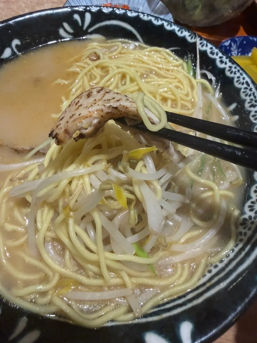 알찬런치 후쿠오카식 라멘과 참치 오니기리 상차림