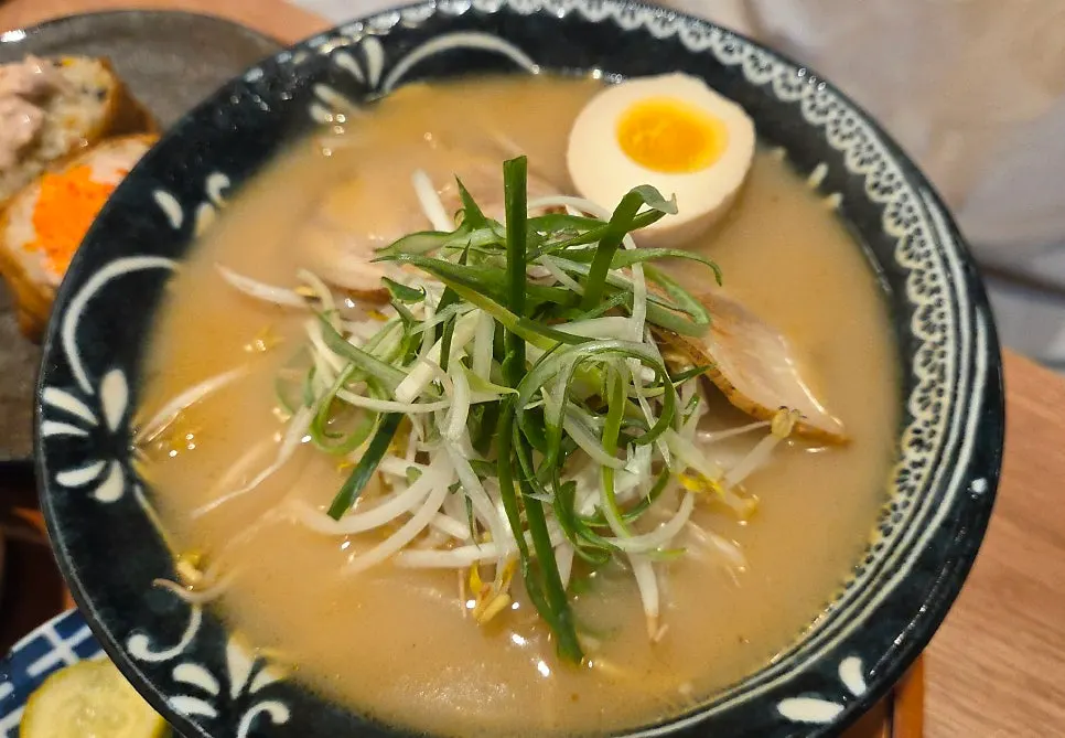 차슈와 맛계란이 올라간 구루메 라면정식