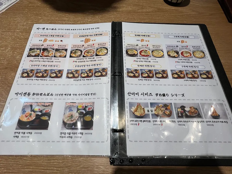 평일 점심 시간대 매장 좌석 풍경