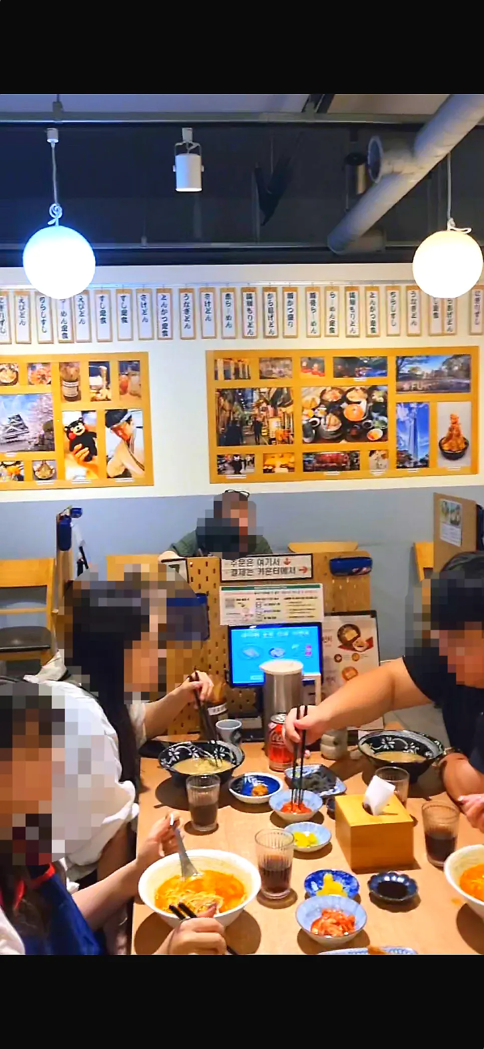 일본 감성 인테리어의 홍대구르메 매장 내부