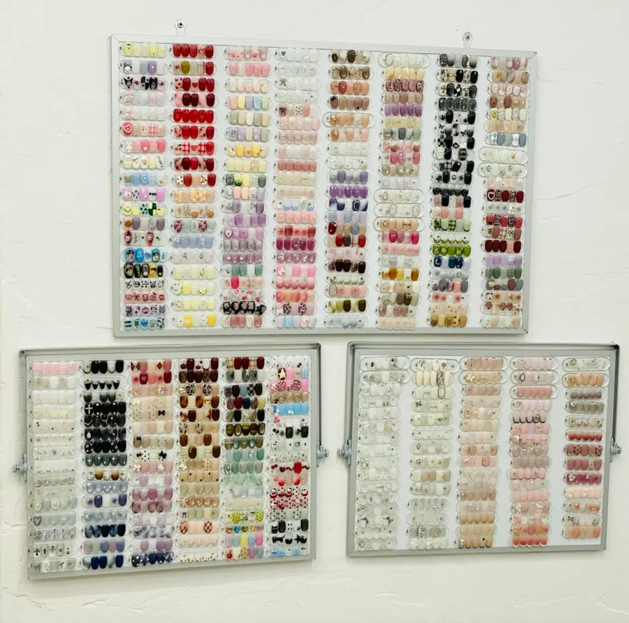 Byuazeu's varied gel-nail design samples