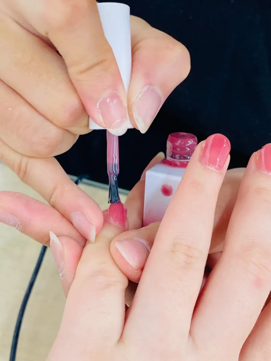 Grape-like purple gel-nail color