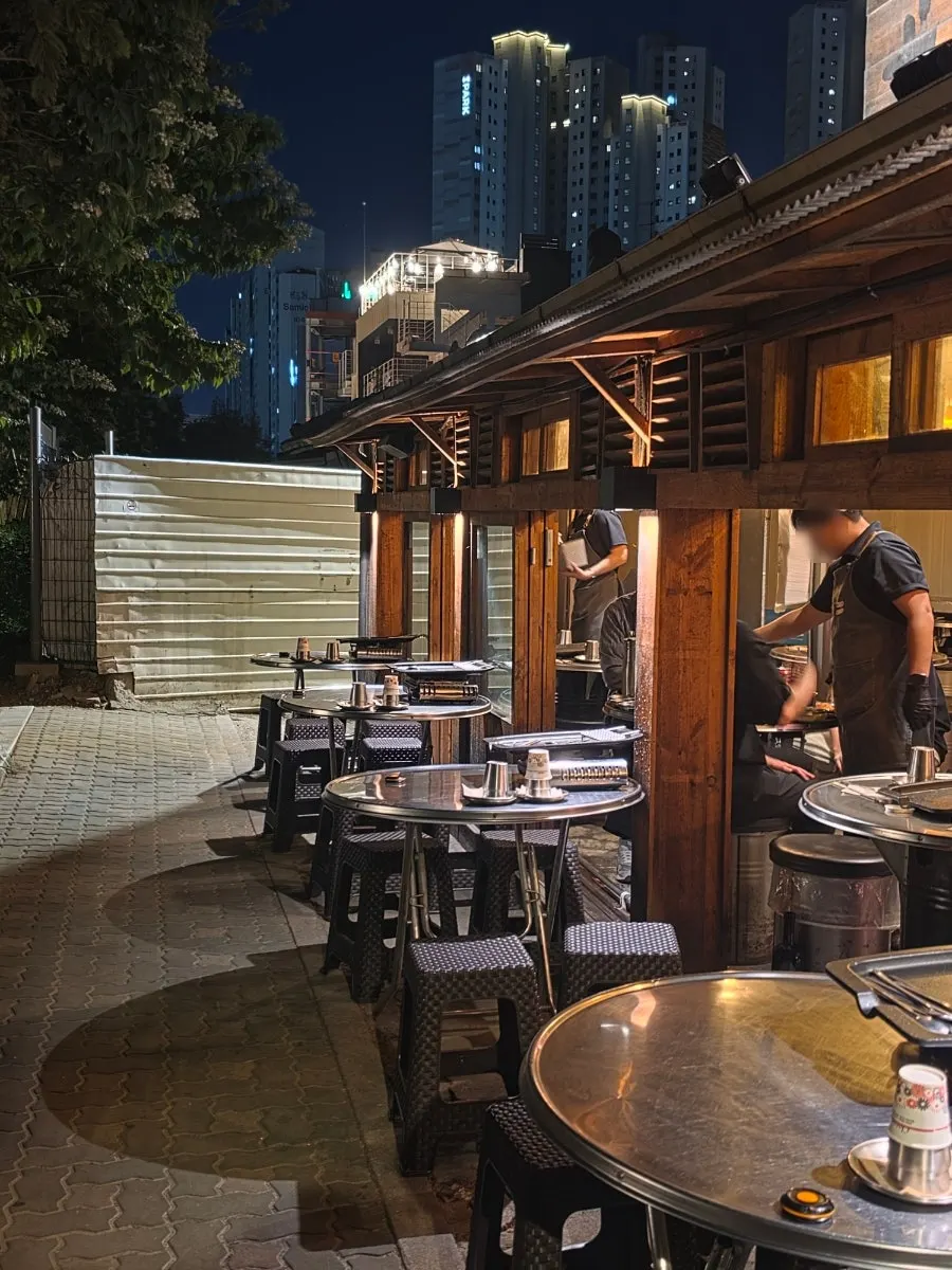 Outdoor seating with views of Gyeongui Line Forest Park
