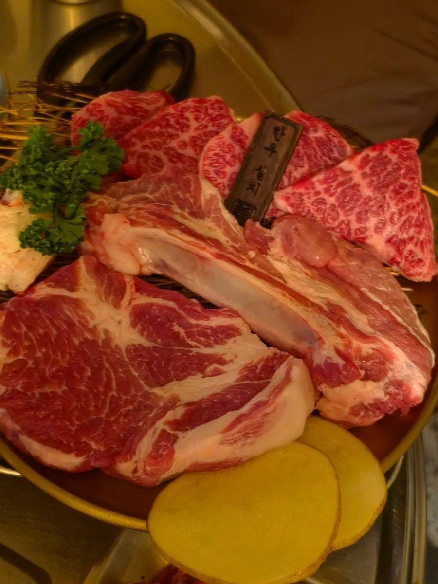 2-person set with hanwoo skirt steak, hanwoo pork neck, and galbi arranged on a plate