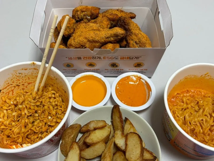 Table set with boiled carbo buldak and four-cheese buldak