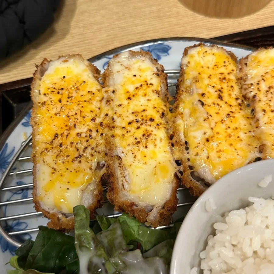 Table setting of the Snow Double Cheese Katsu Set