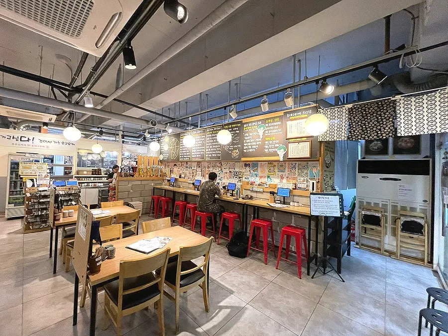 Full view of the dining hall at Hongdae Gureume Incheon Nonhyeon Branch