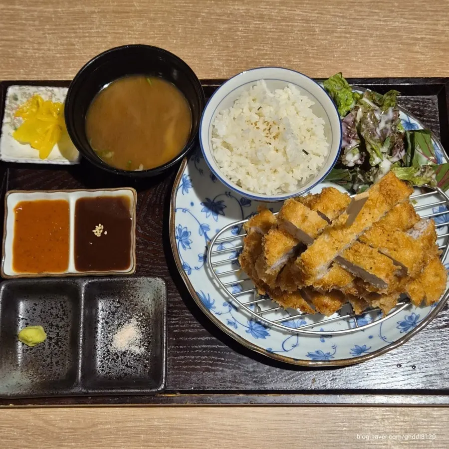 山盛り福岡阿蘇山ロースカツの一皿
