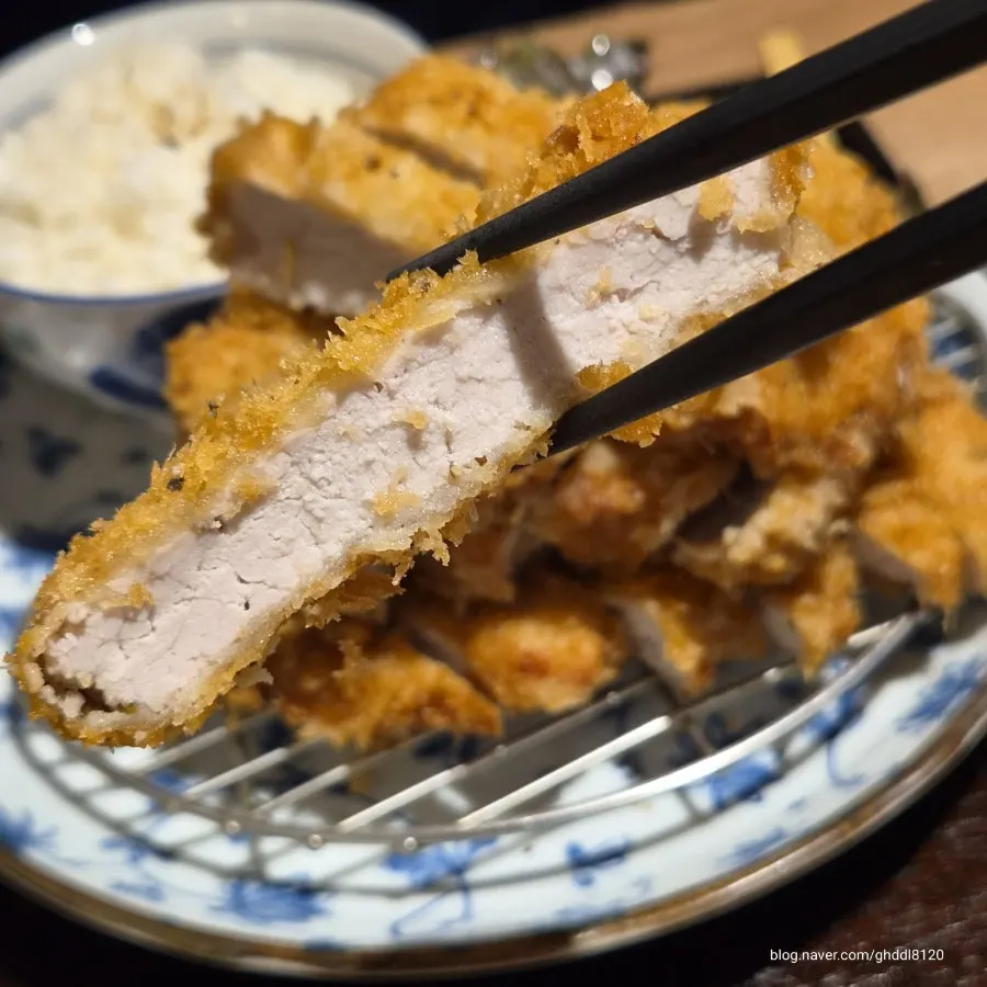 ロースカツとソース2種、塩とわさび