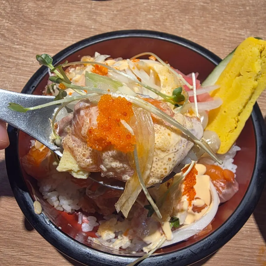 Onion and flying fish roe on top of the salmon
