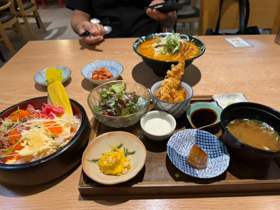 Scooped sushi set and ramen laid out on the table