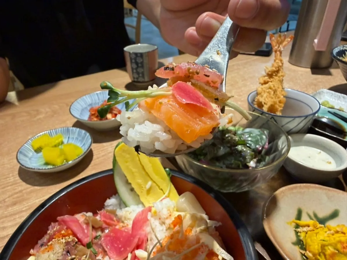 Full spread of Hongdae Gureume's scooped sushi salmon+tuna set