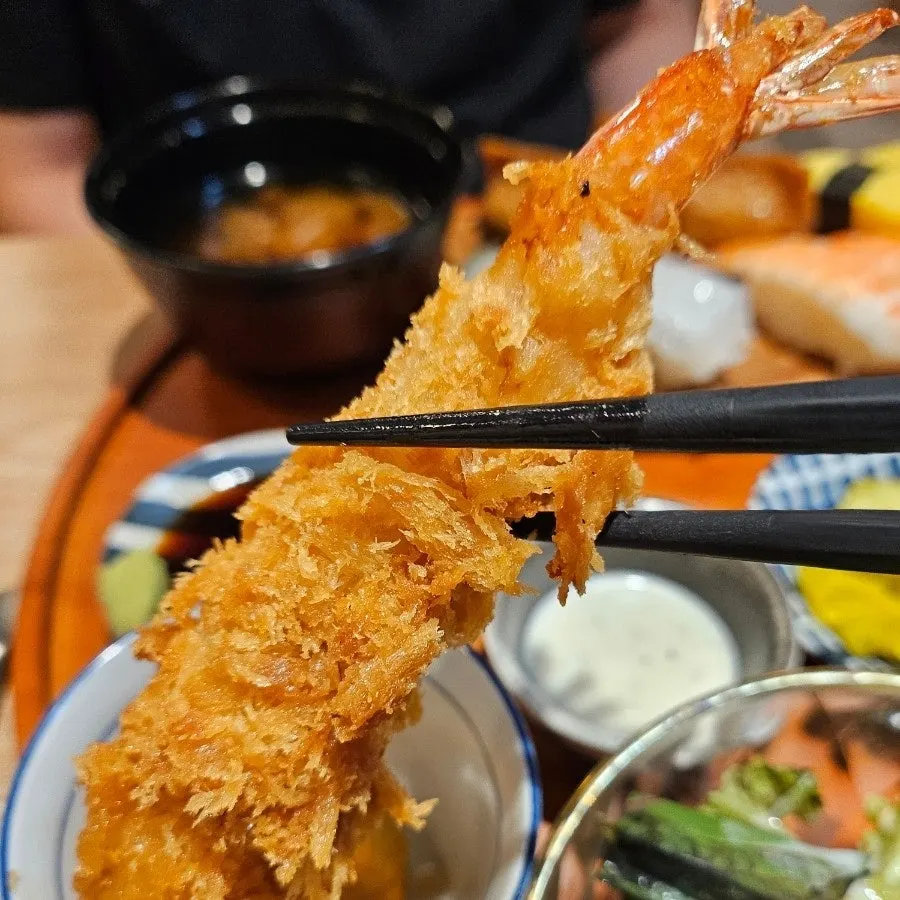 Full spread of the Duldul Sushi Set 10P