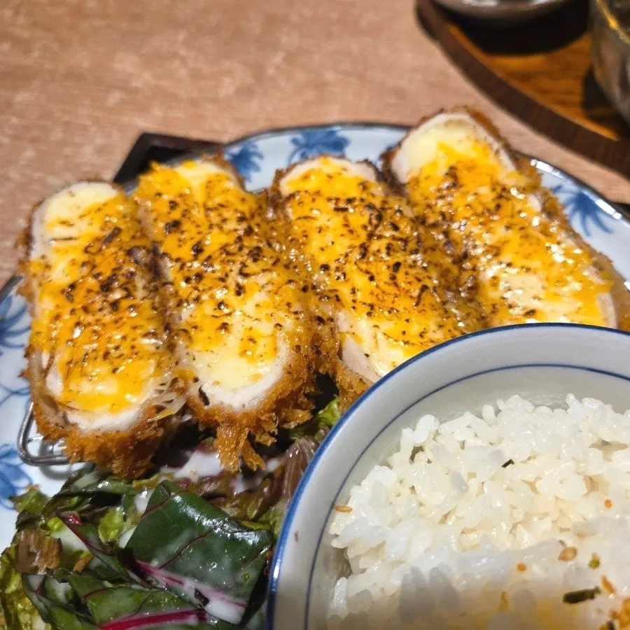 치즈카츠 단면 클로즈업