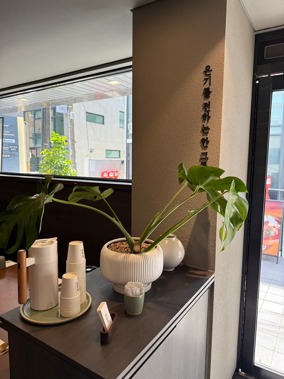 Interior seating at Doonjeong Hongdae Direct Branch