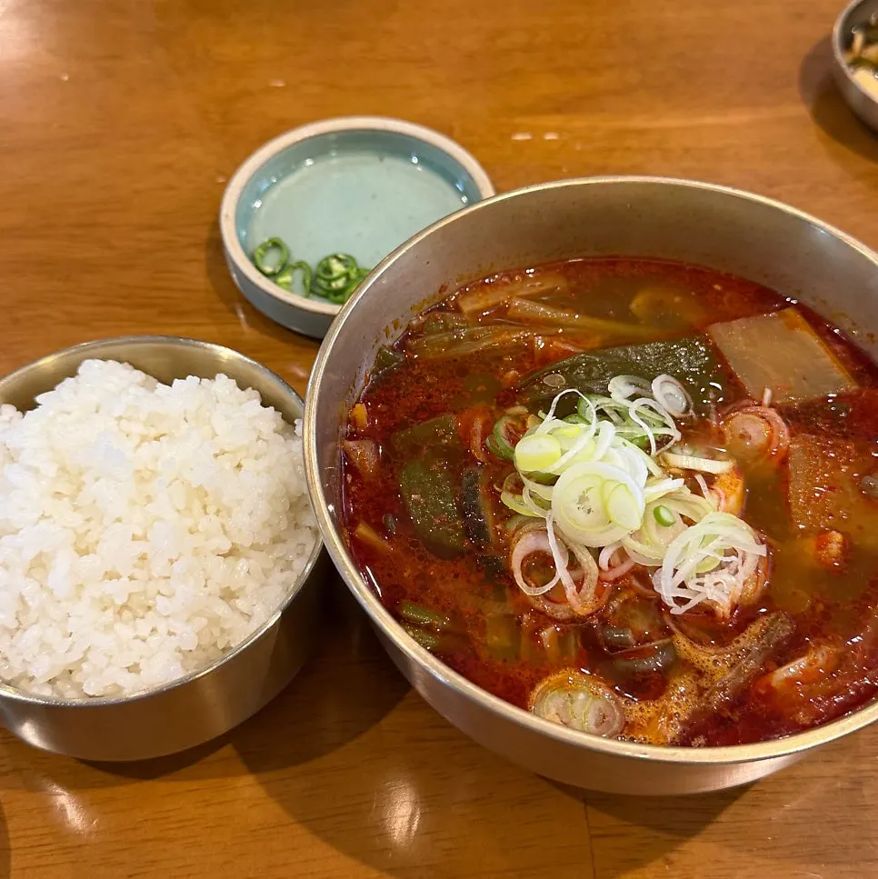 Onion soy sauce served with the pancake, alongside kimchi