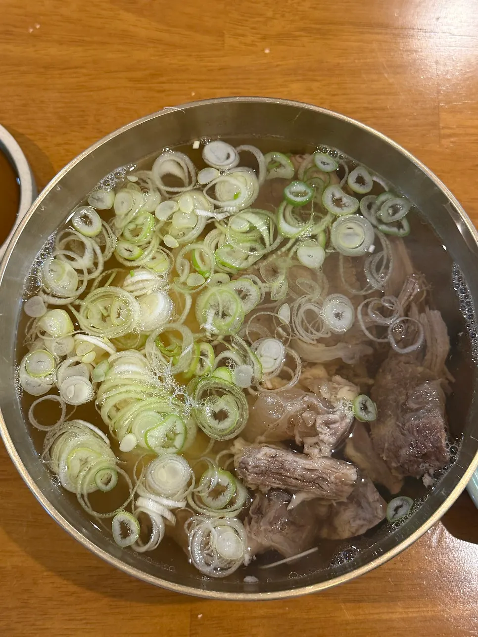 Steaming bowl of spicy hanwoo yangtang, regular size