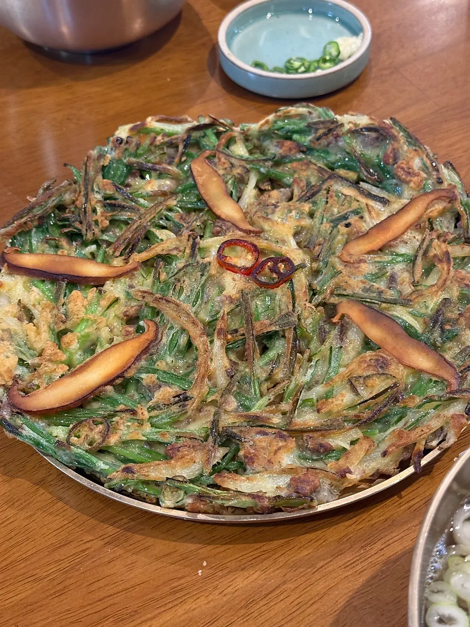 Clear hanwoo gomtang with tendon served with toremmed rice