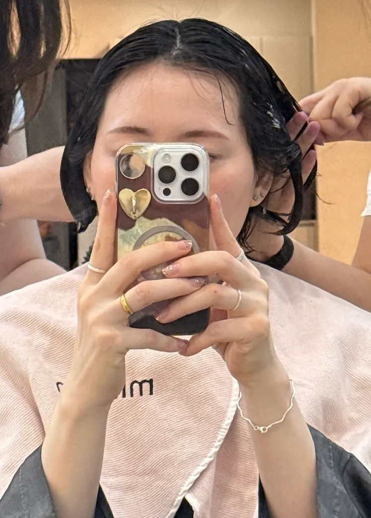 Service with an iced latte and snacks