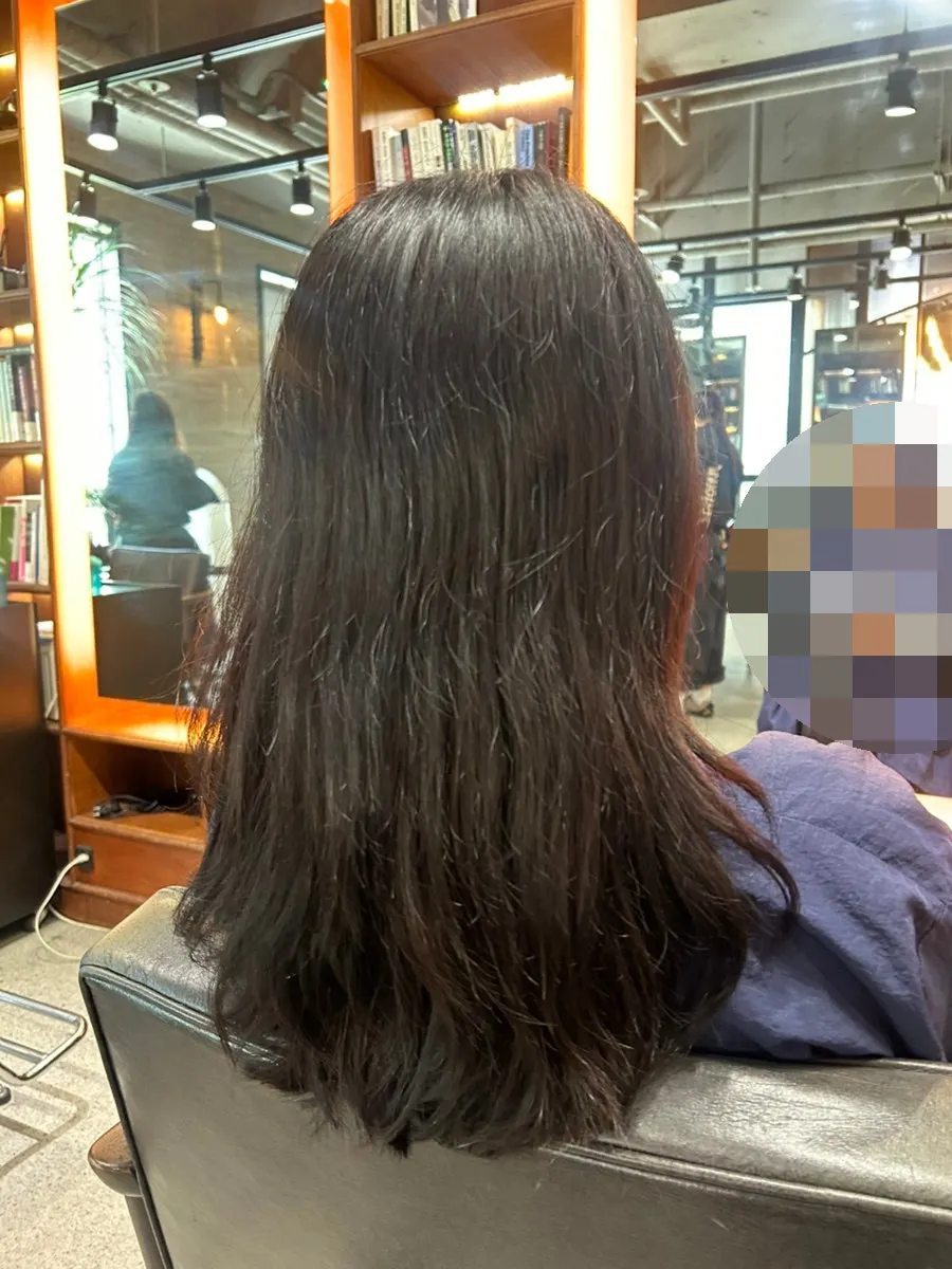 Frizzy, damaged hair before the clinic
