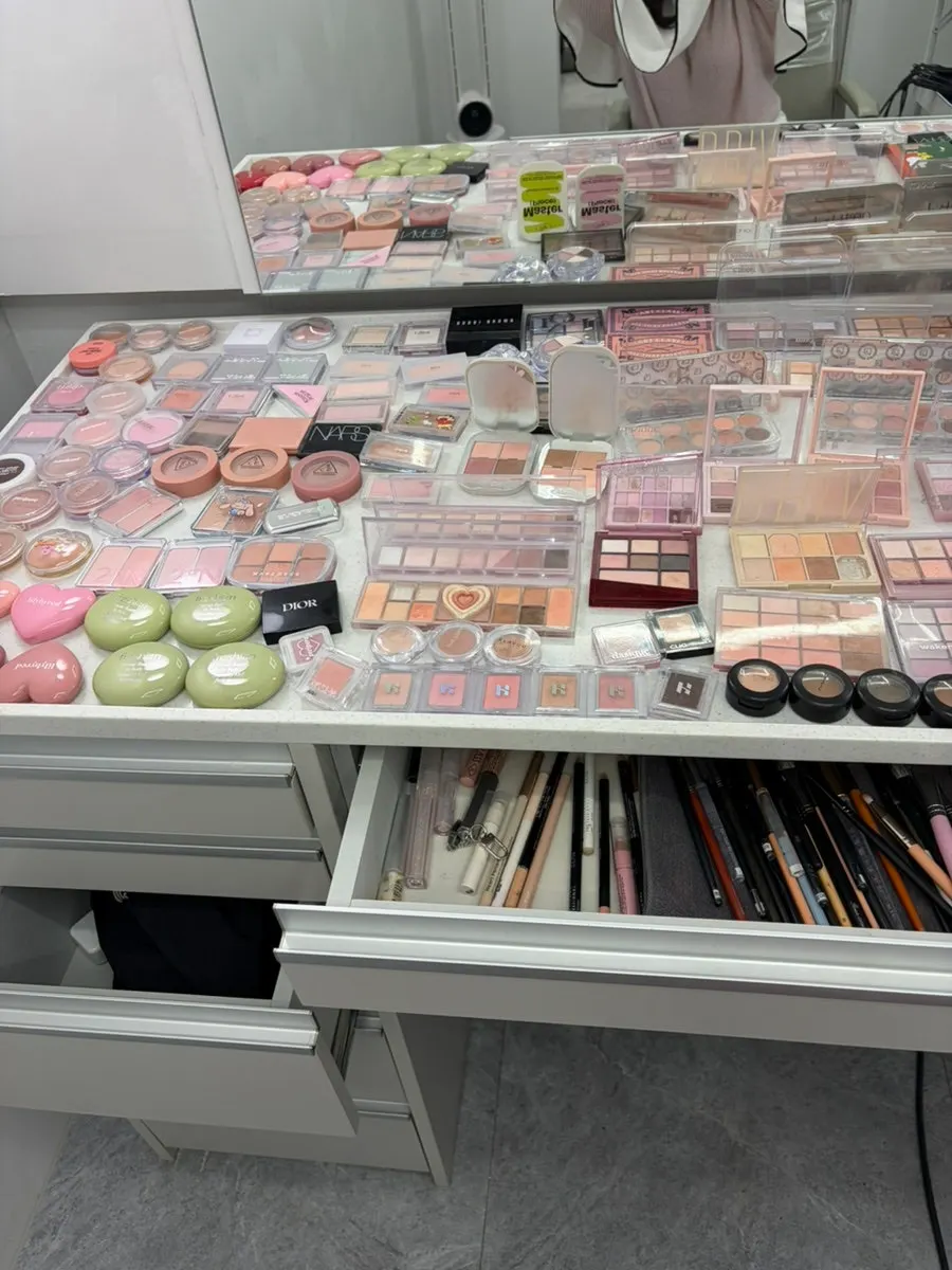 Trays of false lashes sorted by type