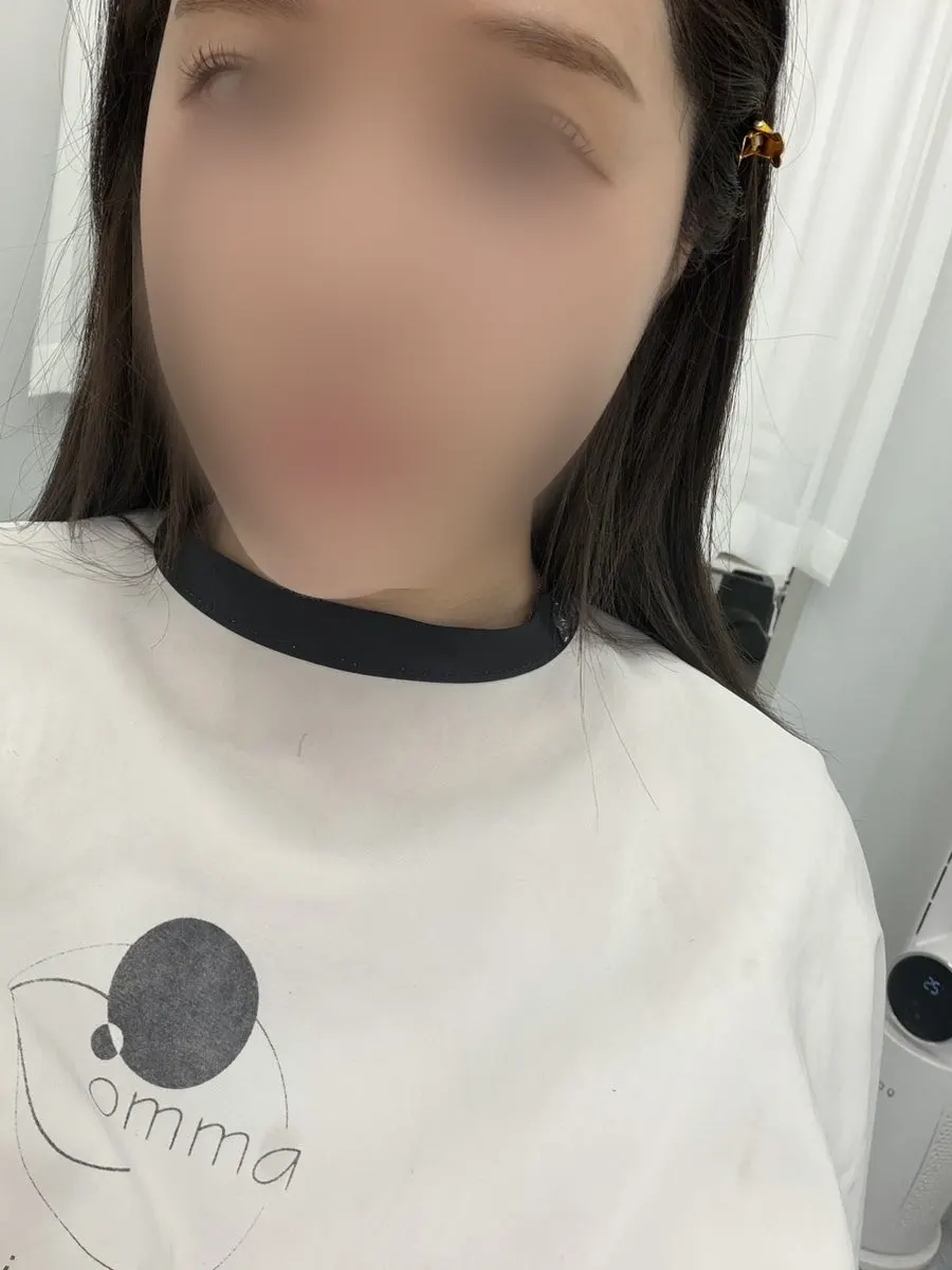 Eye makeup finishing stage with emphasized lashes