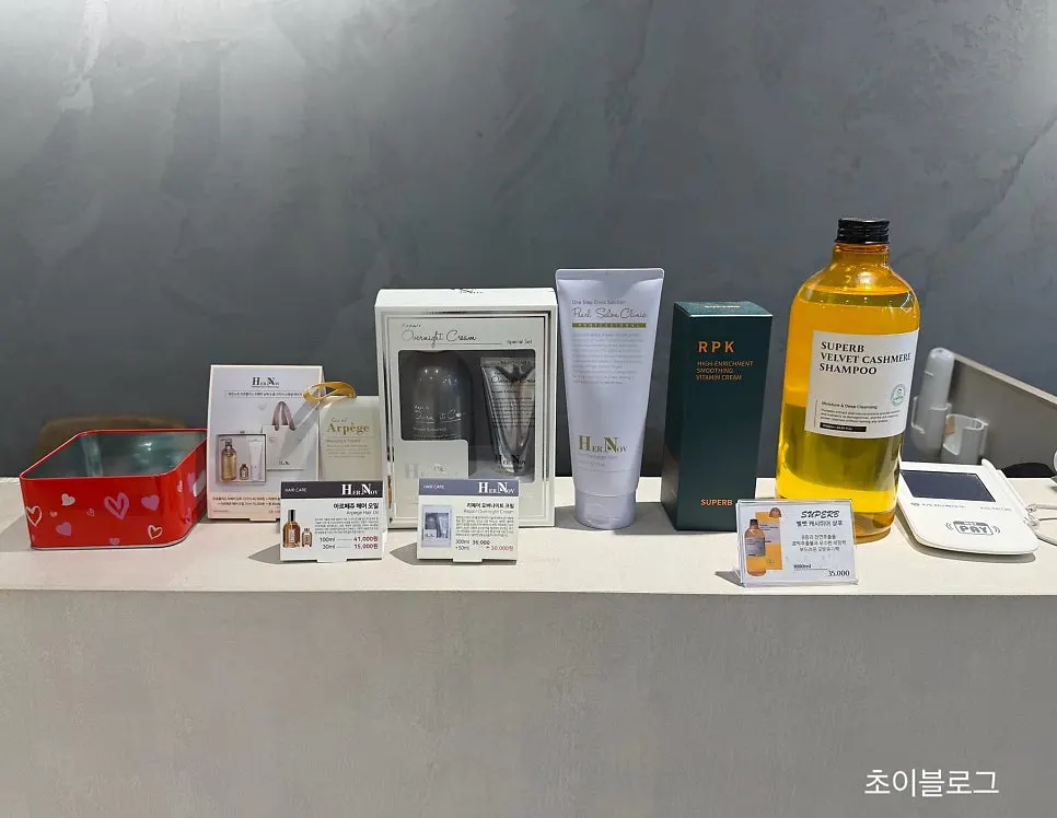 오브무아 홍대점 내부 응대 공간