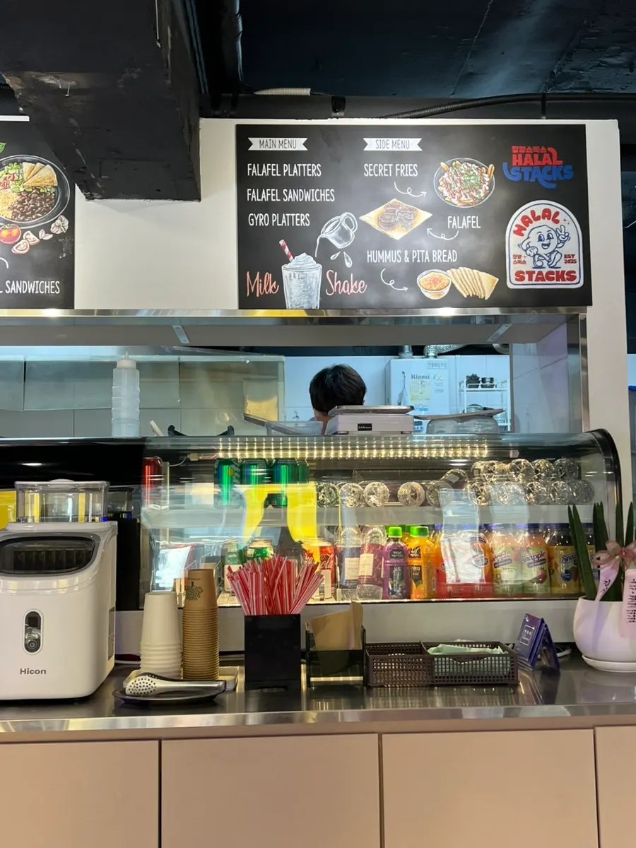 할랄스텍스 창가 자리 모습