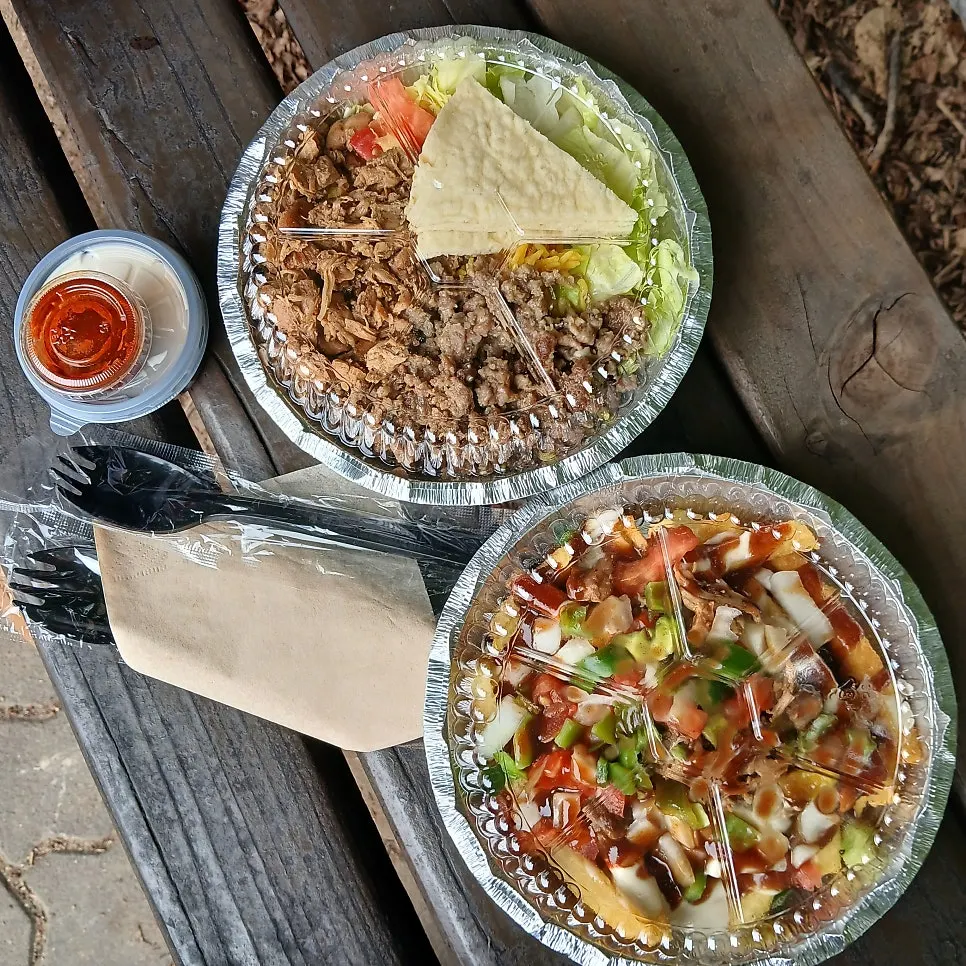 The halal platter packaging brought to the Han River