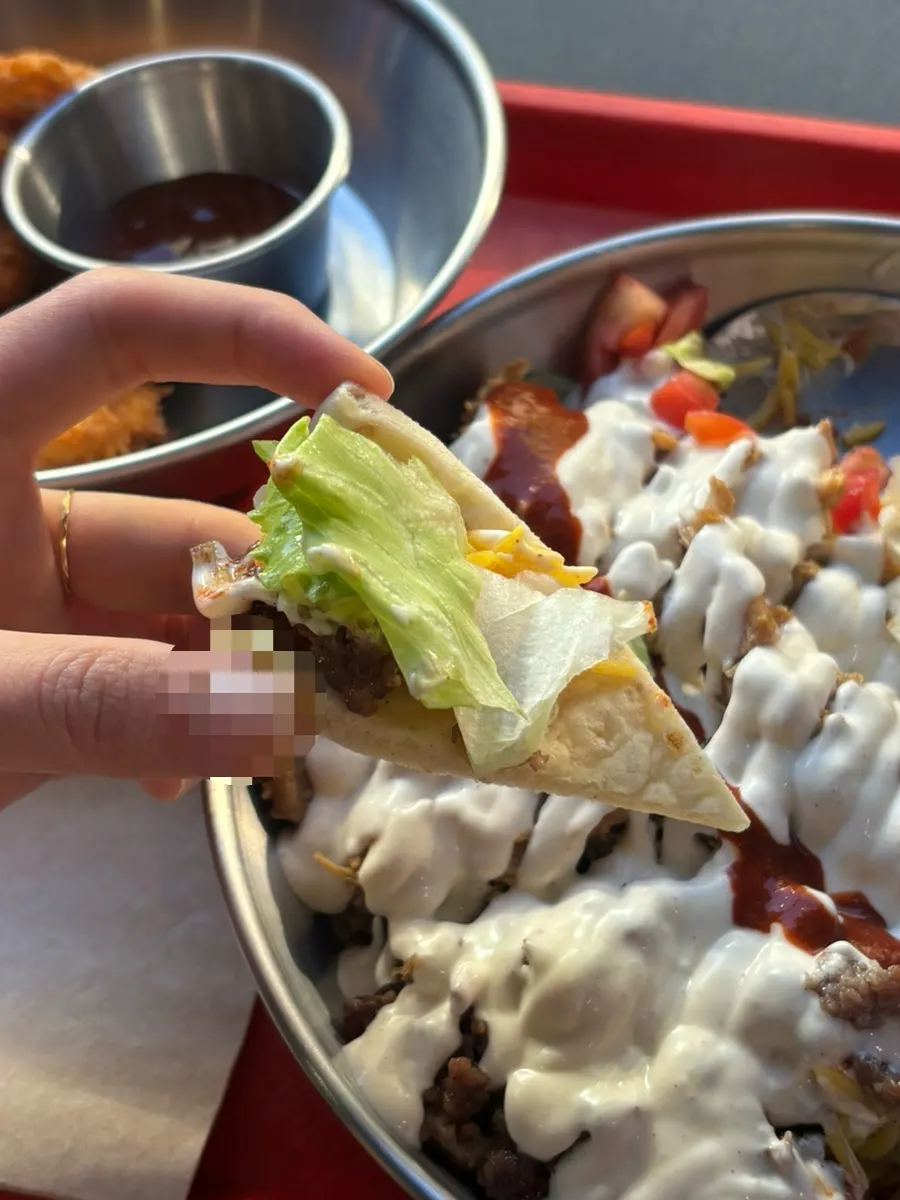Combo platter with white sauce