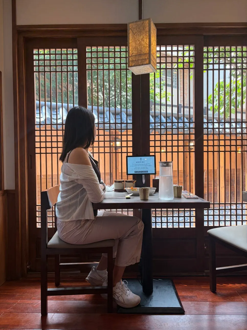 Anok menu listing Pyongyang naengmyeon and gomtang