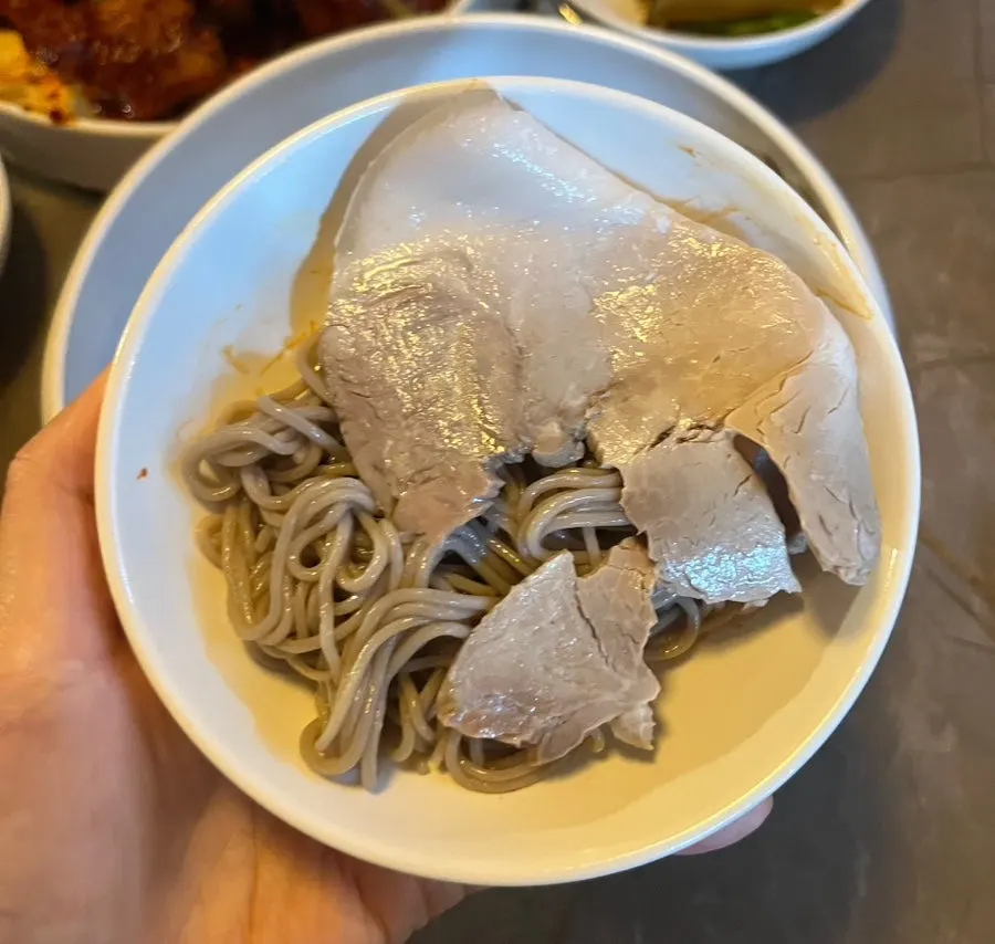 Buckwheat-aroma noodles in Pyongyang naengmyeon