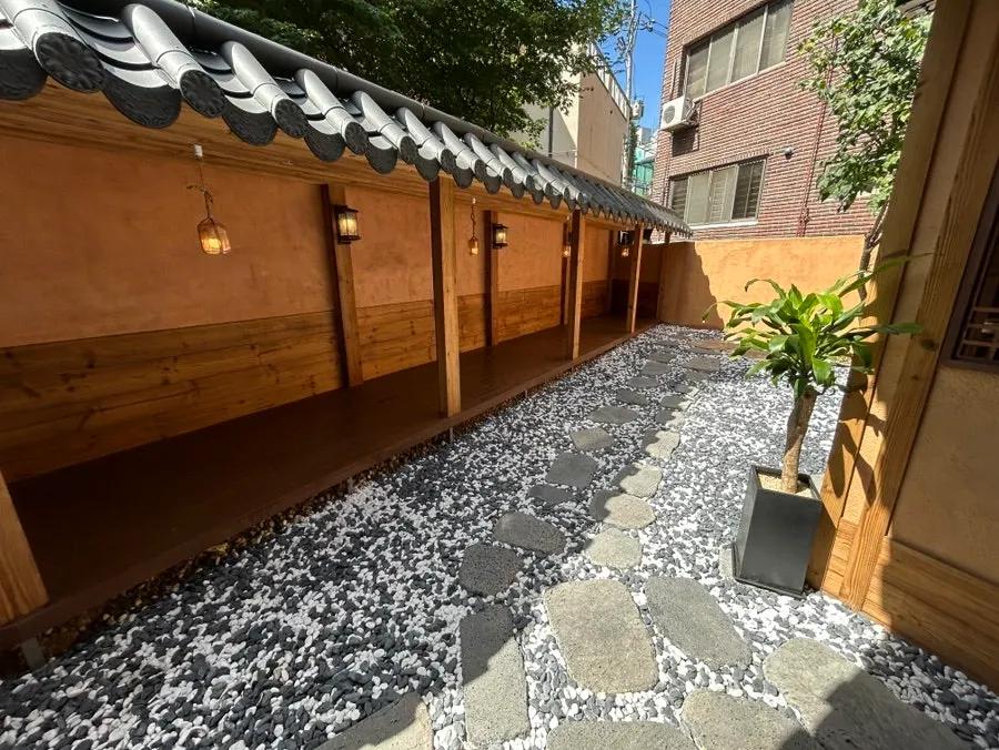 Anok’s hanok gate and gravel path