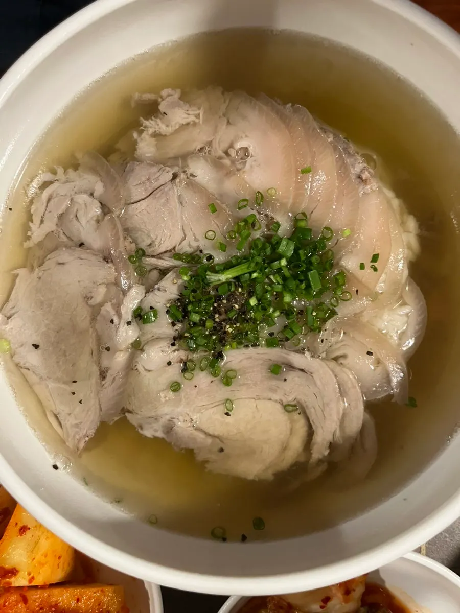 따뜻한 맑은곰탕 한 그릇