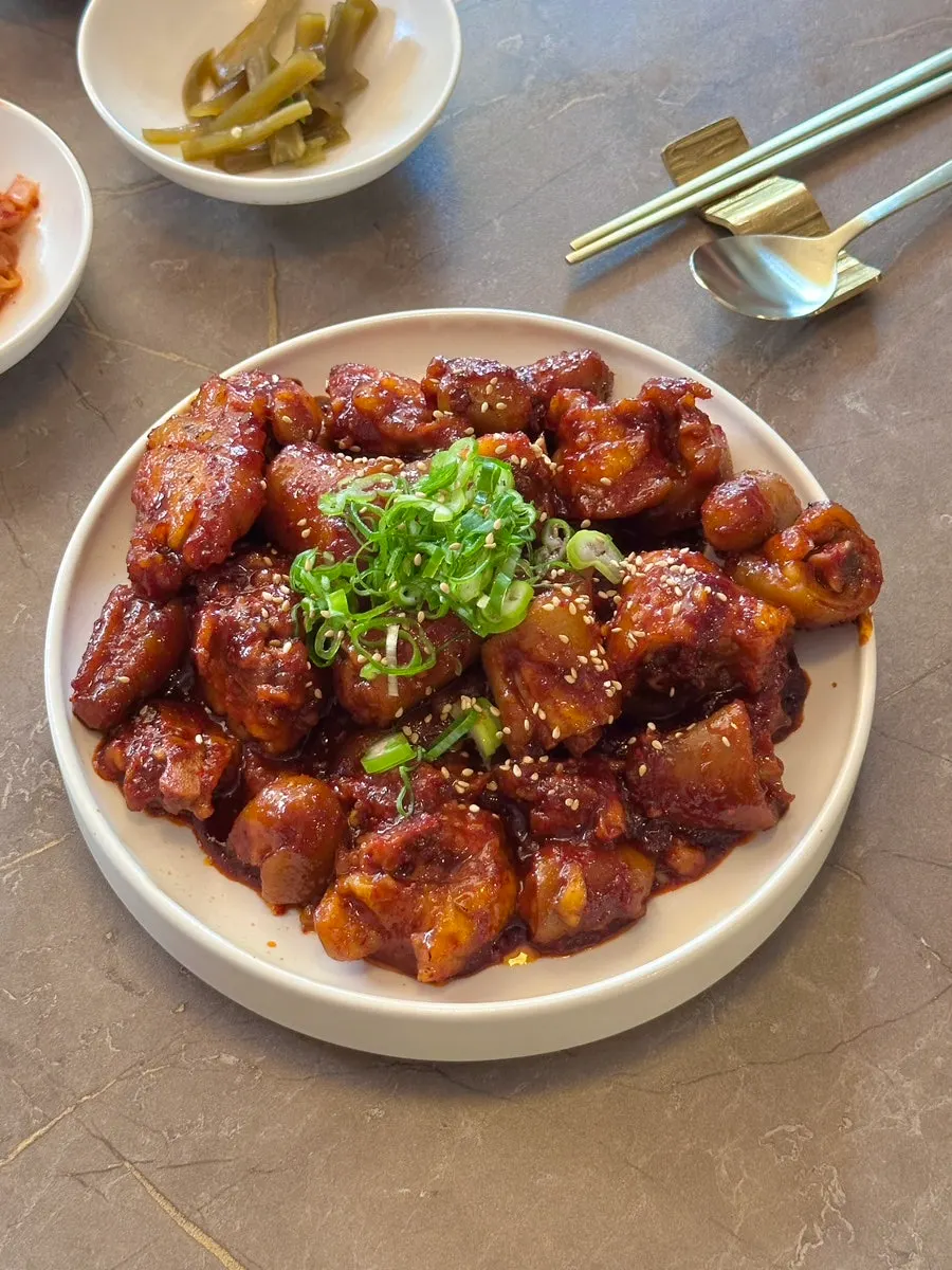 곰탕 평양냉면 돼지꼬리찜 한 상