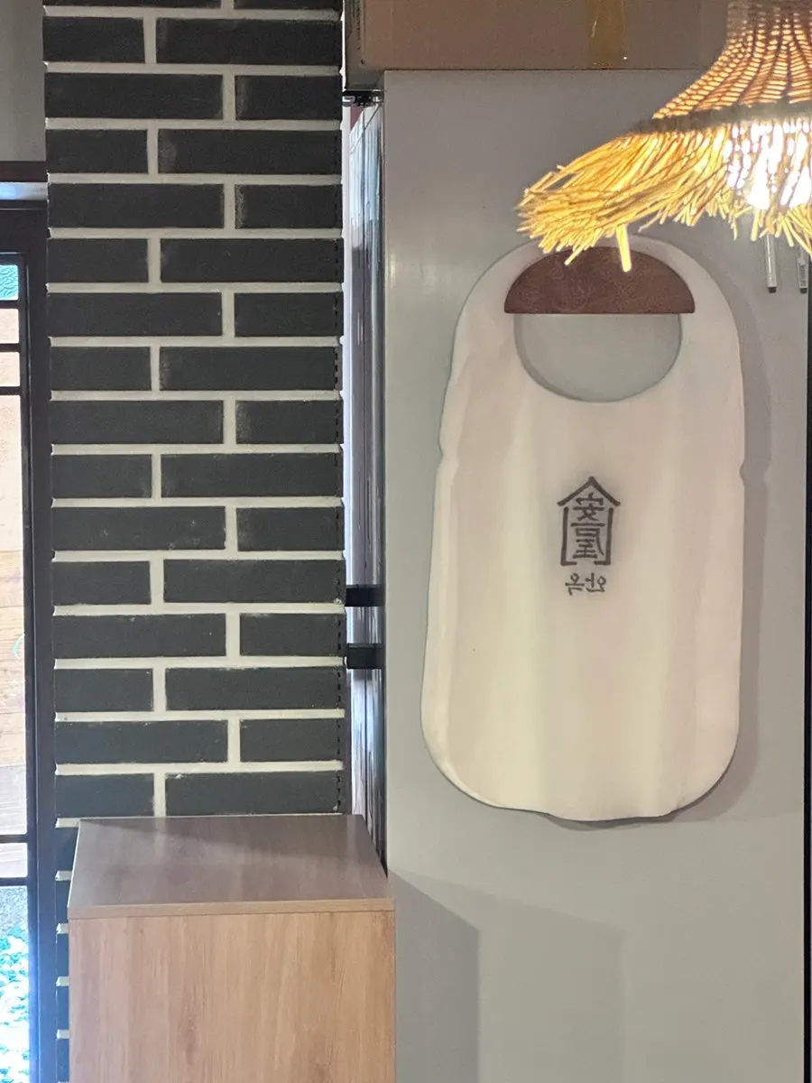 Pyongyang naengmyeon and gomtang meal setting