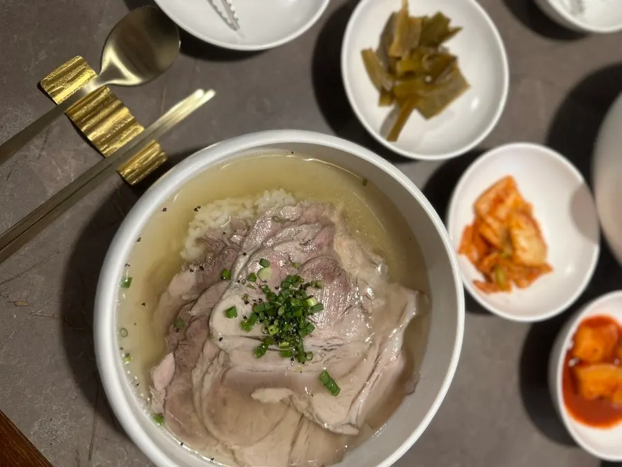 Seasonings served with Pyongyang naengmyeon