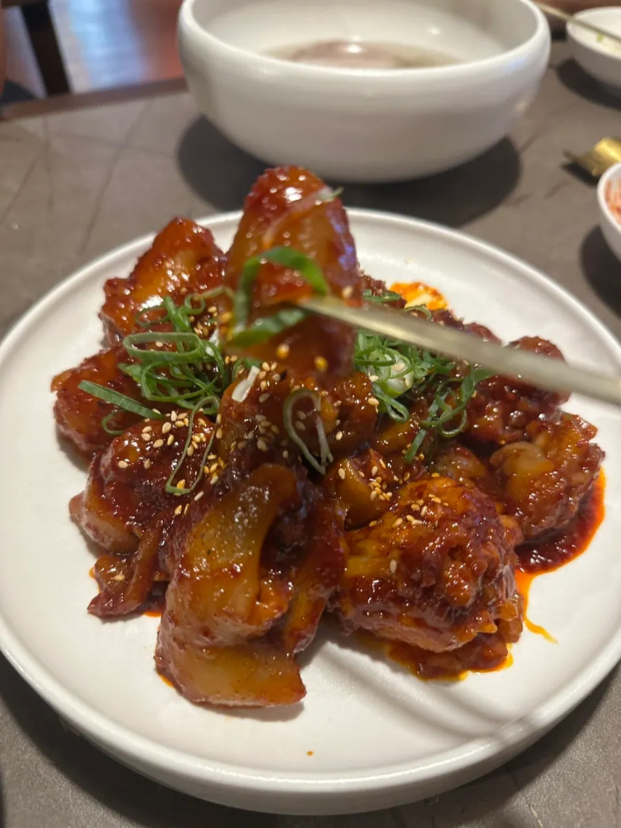 Chewy braised pork tails