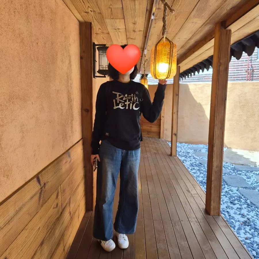 The atmosphere of Anok’s hanok-style space