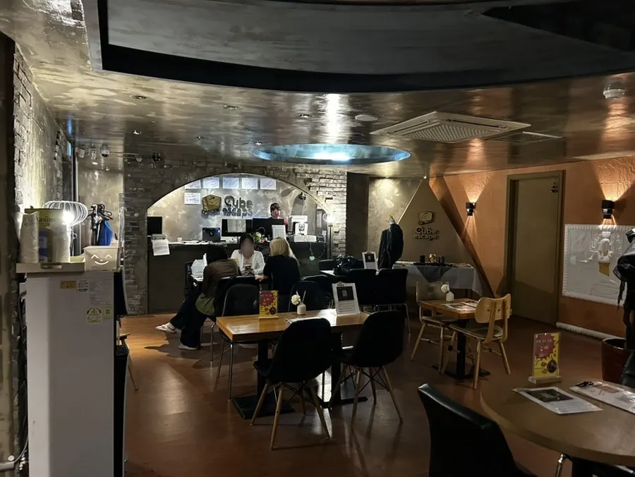 Tòa nhà nơi đặt Cube Escape Hongdae Branch