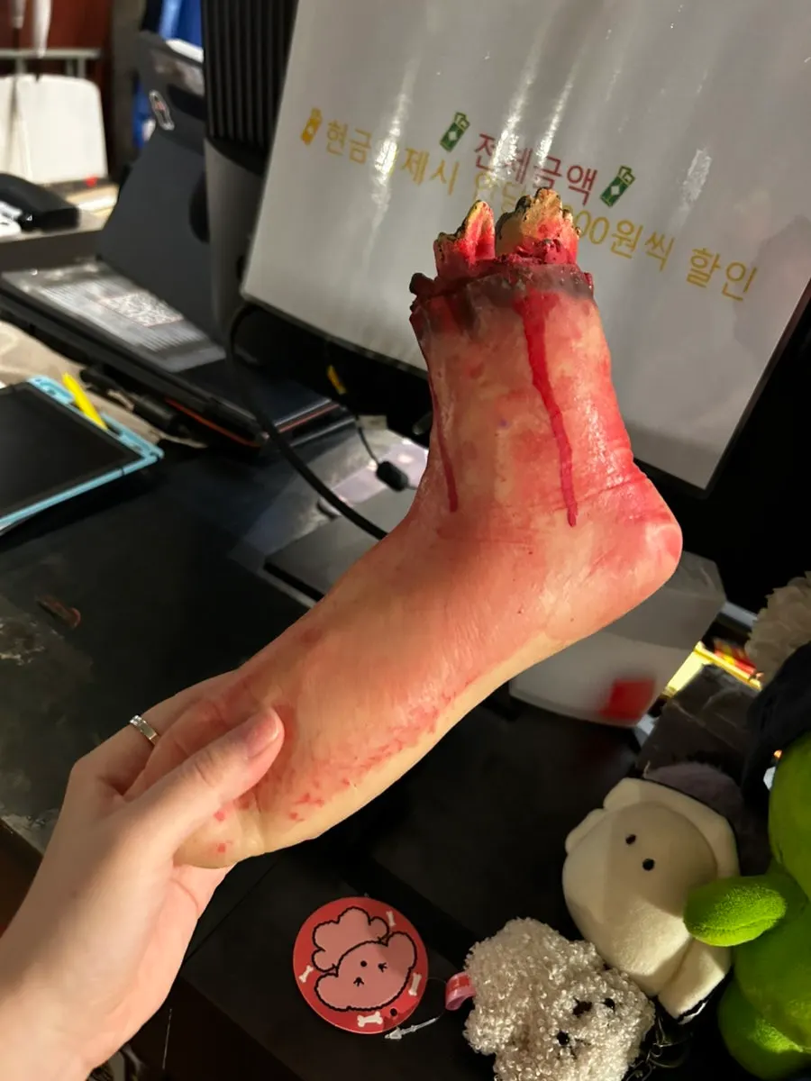 Đạo cụ đáng sợ của quán cà phê phòng thoát hiểm