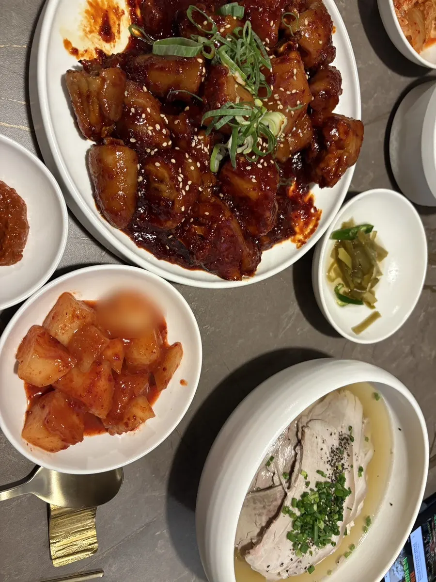 Braised pork tail at Anok
