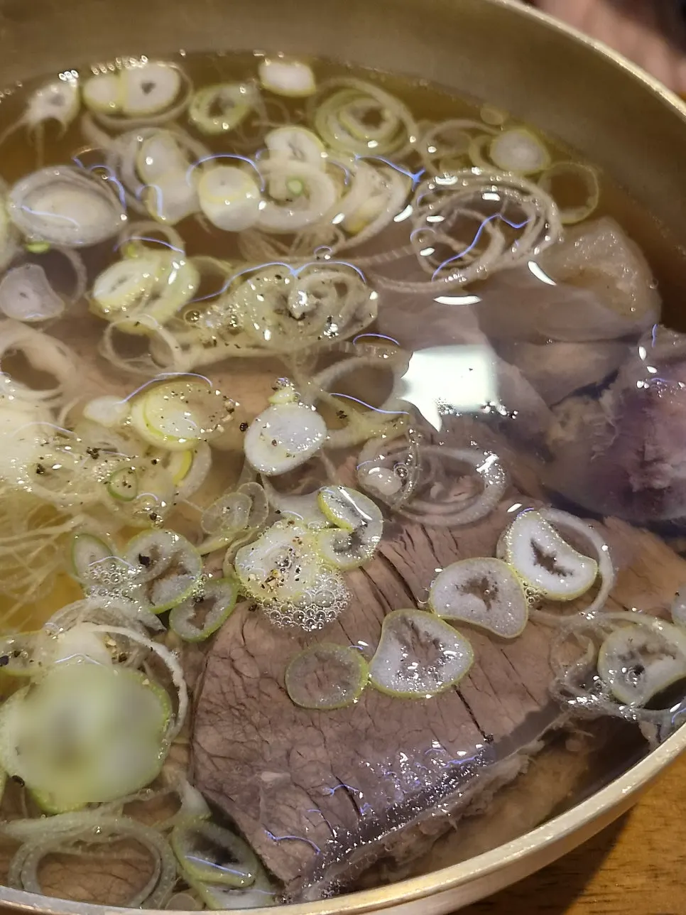 Hanwoo gomtang meat served with sauce