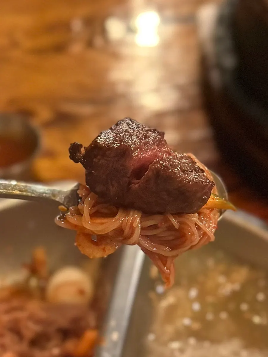 비빔냉면 쪽 면발 클로즈업