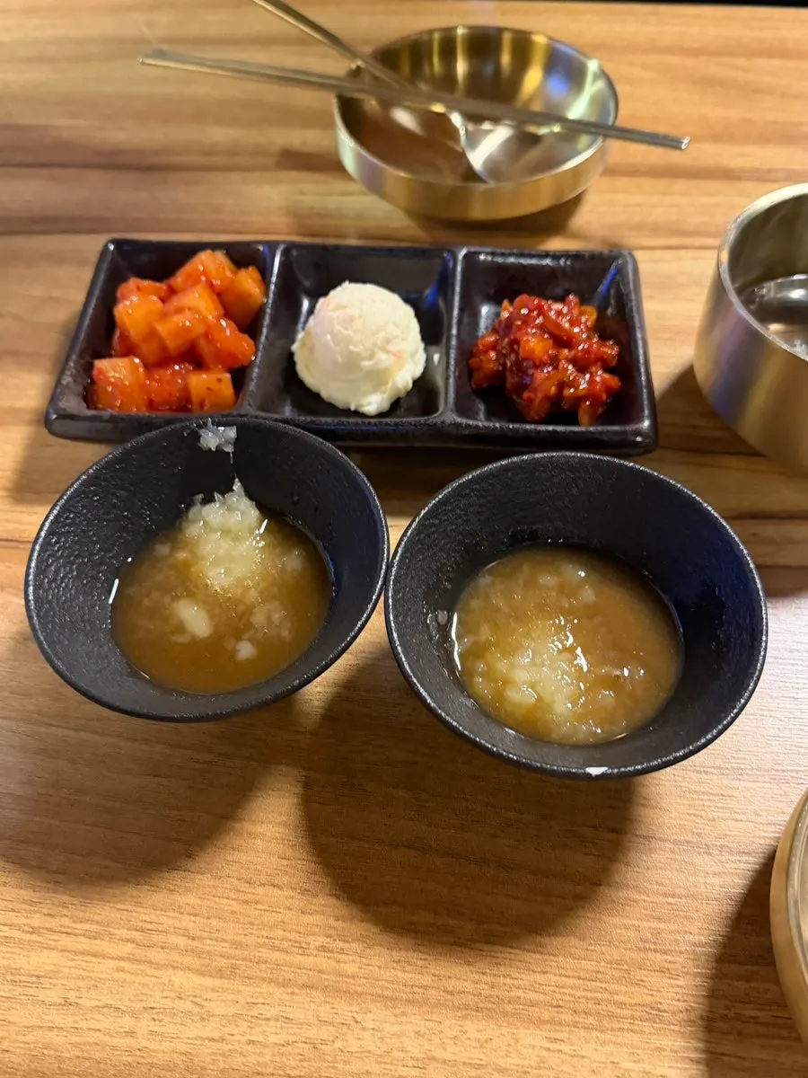 Baengni Gomtang's special sauce loaded with minced garlic