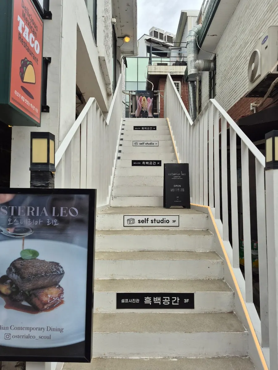 Stairway up to the 3rd floor of Heukbaekgongan Hapjeong branch