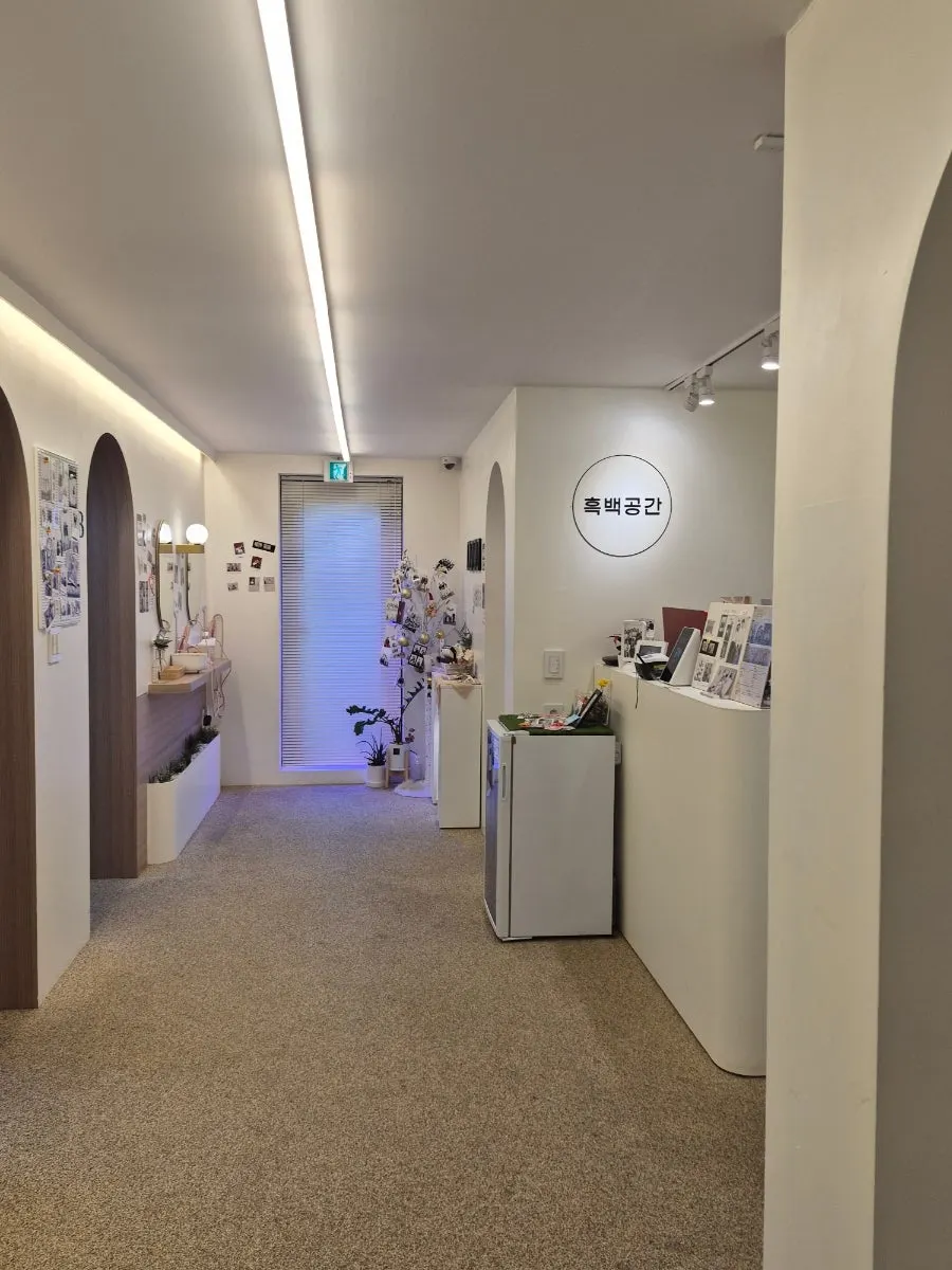 Waiting area inside Heukbaekgongan self-photo studio