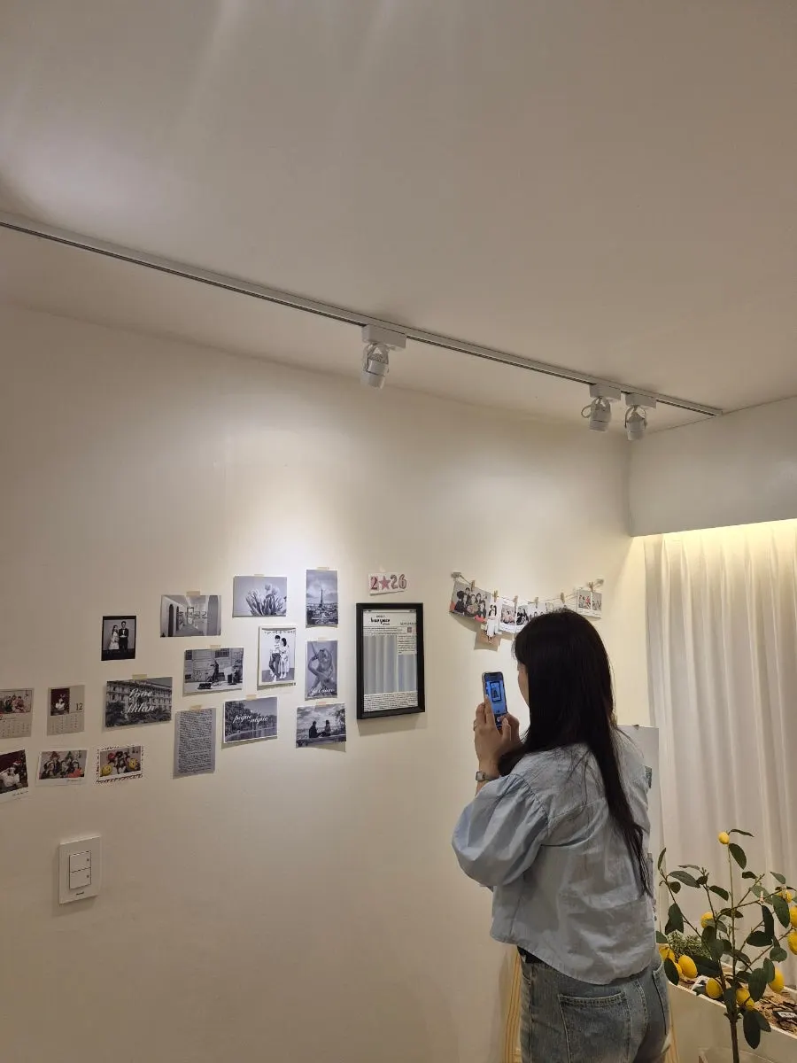 A snapshot taken in the Heukbaekgongan waiting space