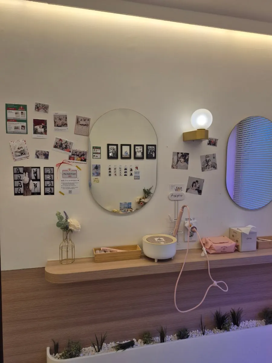 Pouch room where you can fix your hair and makeup