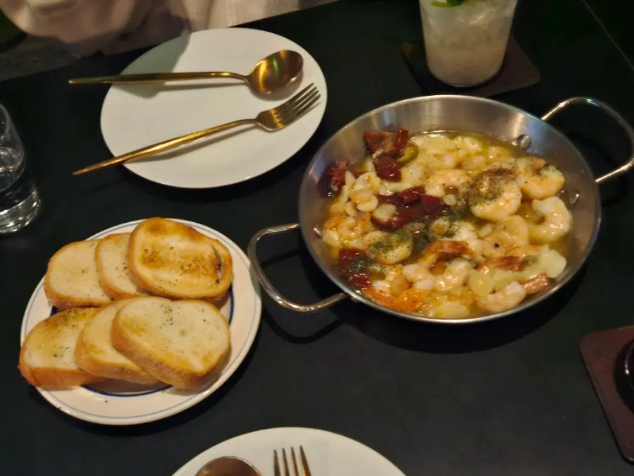Gambas served with baguette for the oil